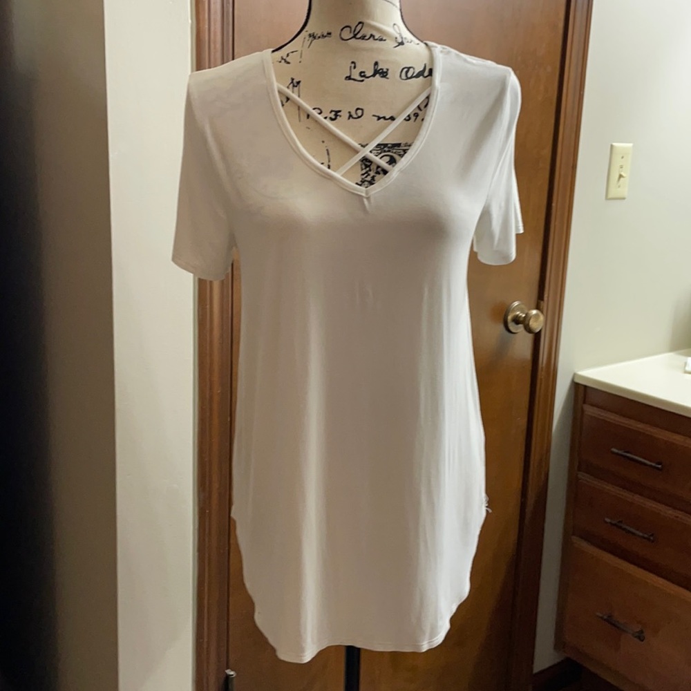 Lime ‘n Chili White Short Sleeve Criss Cross Top Tunic Shirt Size M Medium Cute!